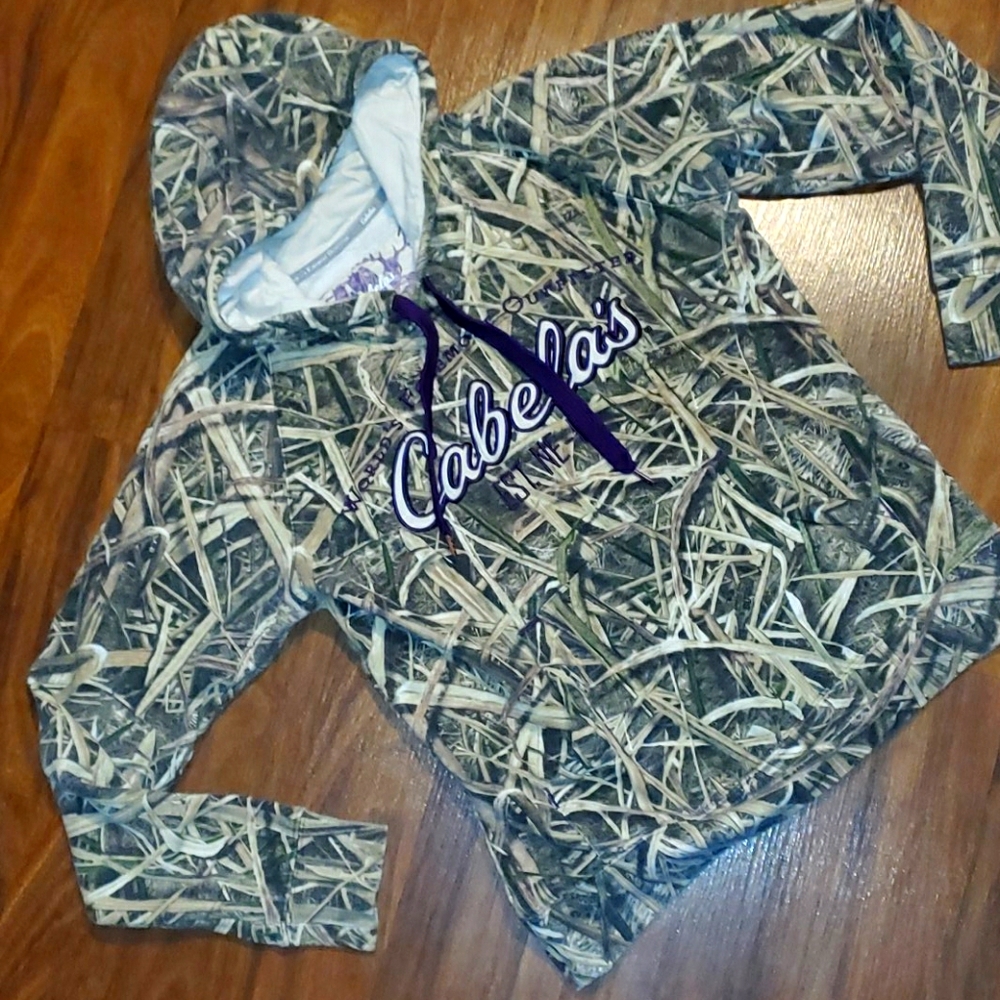 Women's Cabela's hooded sweatshirt.  Size S